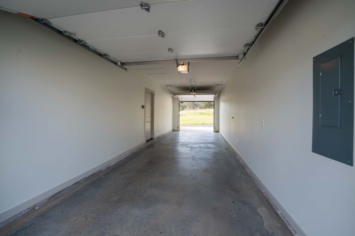 Owen-Silos-South-Springfield-Missouri-Furnished-Homes-The-Hudson-5773-Three-Bedroom-Garage