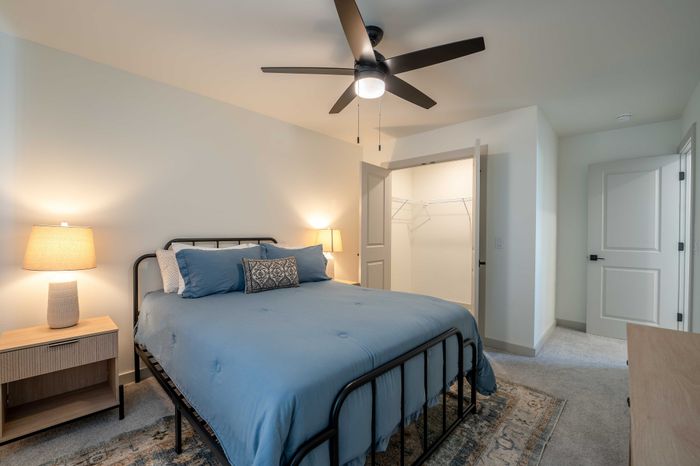 Owen-Silos-South-Springfield-Missouri-Furnished-Homes-The-Hudson-5773-Three-Bedroom-Secondary-Bedroom-Closet-Door