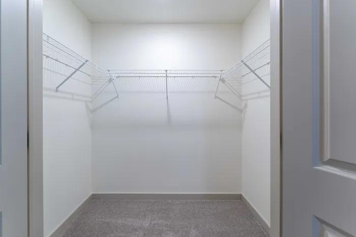 Owen-Silos-South-Springfield-Missouri-Furnished-Homes-The-Hudson-5773-Three-Bedroom-Secondary-Bedroom-Closet