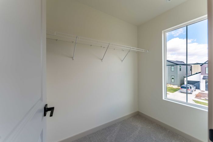 Owen-Silos-South-Springfield-Missouri-Furnished-Homes-The-Hudson-5773-Three-Bedroom-Third-Bedroom-Closet