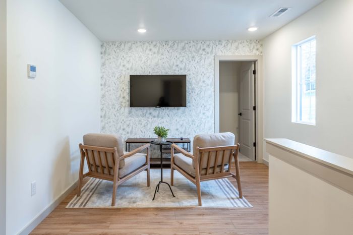 Owen-Silos-South-Springfield-Missouri-Furnished-Homes-The-Hudson-5773-Three-Bedroom-Secondary-Living-Space