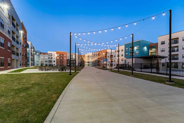 Union-Mill-Apartments-Wichita-Kansas-Amenities-Courtyard-Lights-Walking-Path