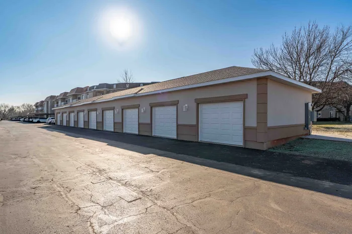 The-Abbey-Apartments-Springfield-Missouri-Amenities-Garages