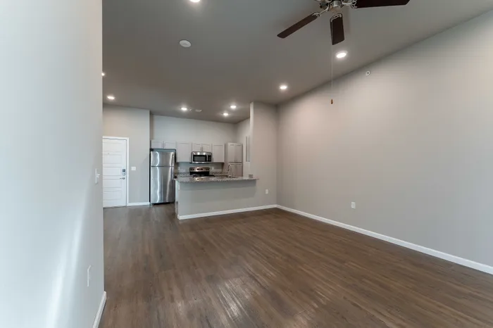 Coryell-Commons-Heights-Apartments-For-Rent-South-Springfield-Missouri-One-Bed-Unit-408-Living-Room-Kitchen