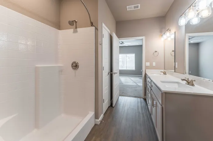 Coryell-Commons-Heights-Apartments-For-Rent-South-Springfield-Missouri-Two-Bed-Unit-104-Primary-Bathroom-Closet-View