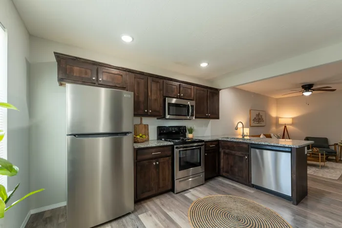 Oakwood-Heights-Townhomes-Republic-Missouri-Furnished-Two-Bed-Townhome-Kitchen