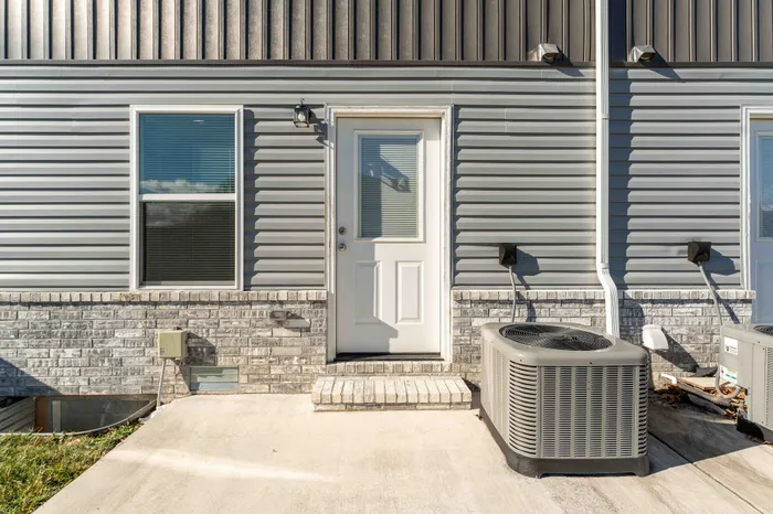 Oakwood-Heights-Townhomes-Republic-Missouri-Furnished-Two-Bed-Townhome-Back-Patio