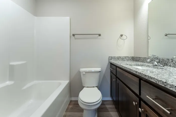 Oakwood-Heights-Townhomes-Republic-Missouri-Furnished-Two-Bed-Townhome-Primary-Bathroom