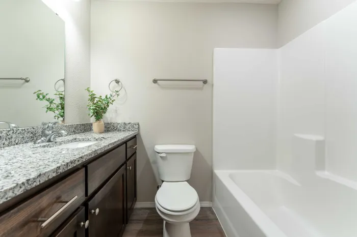 Oakwood-Heights-Townhomes-Republic-Missouri-Furnished-Two-Bed-Townhome-Secondary-Bathroom