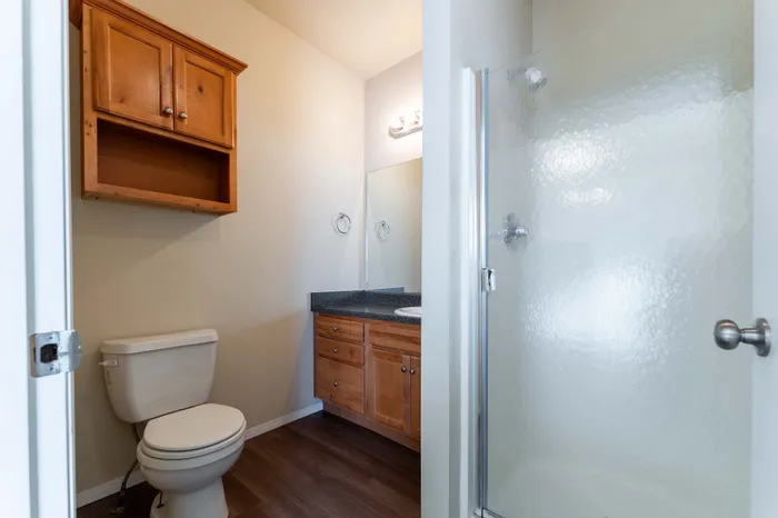 Coryell-Courts-Apartments-North-Springfield-Missouri-Two-Bedroom-Michelle-Phase-1-Primary-Bathroom