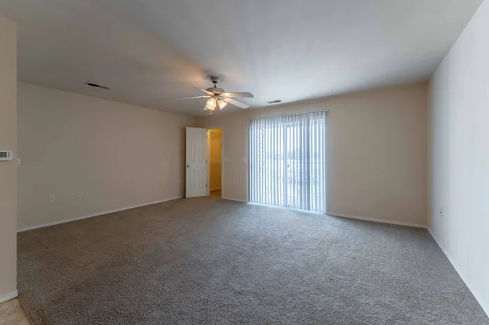 Coryell-Crossing-Apartments-For-Rent-Springfield-Missouri-Studio-Living-Room