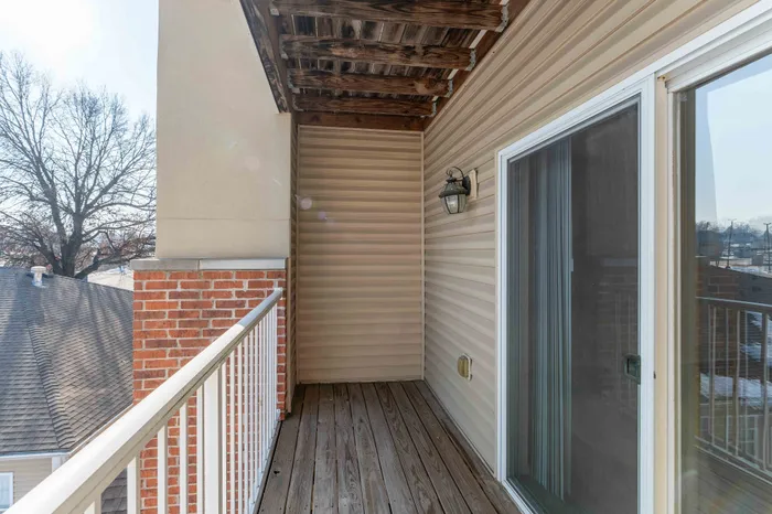 Coryell-Crossing-Apartments-For-Rent-Springfield-Missouri-Studio-Patio