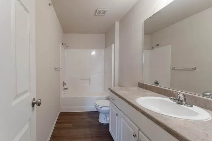 Coryell-Crossing-Apartments-For-Rent-Springfield-Missouri-Three-Bedroom-Second-Bathroom