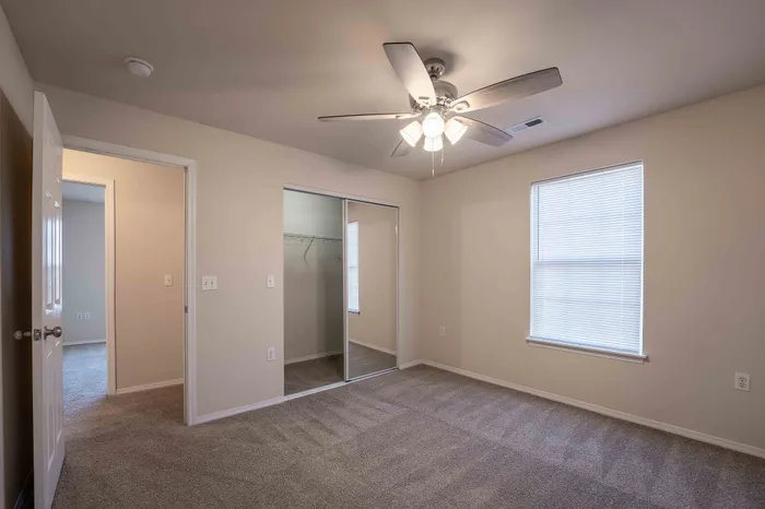 Coryell-Crossing-Apartments-For-Rent-Springfield-Missouri-Three-Bedroom-Third-Bedroom-Closet