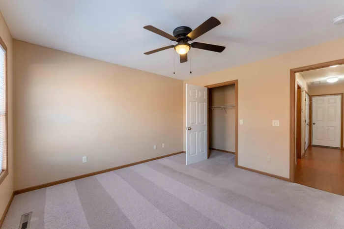 Oakwood-Heights-Townhomes-For-Rent-Republic-Missouri-Phase-1-One-Bedroom-Closet