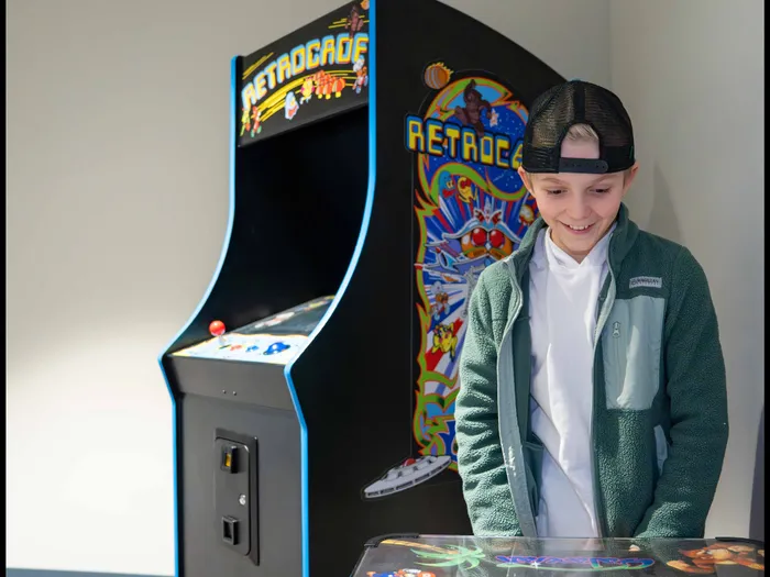 Crescent-Falls-Apartments-For-Rent-Joplin-Missouri-Amenities-Game-Room-Pac-Man