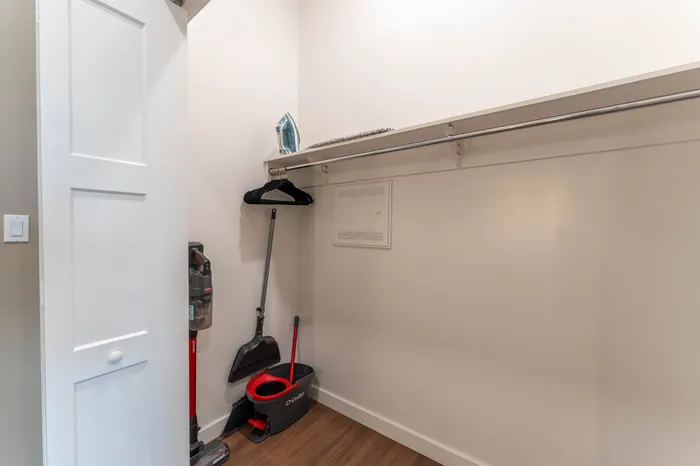 Heritage-Apartments-For-Rent-Springfield-Missouri-Furnished-Micro-Studio-Unit-405-Closet