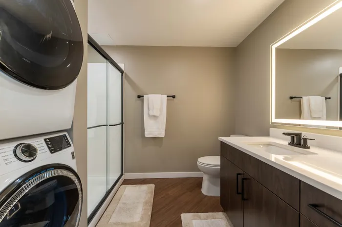 Heritage-Apartments-For-Rent-Springfield-Missouri-Furnished-Two-Bedroom-Unit-401-Secondary-Bathroom-And-Washer-Dryer