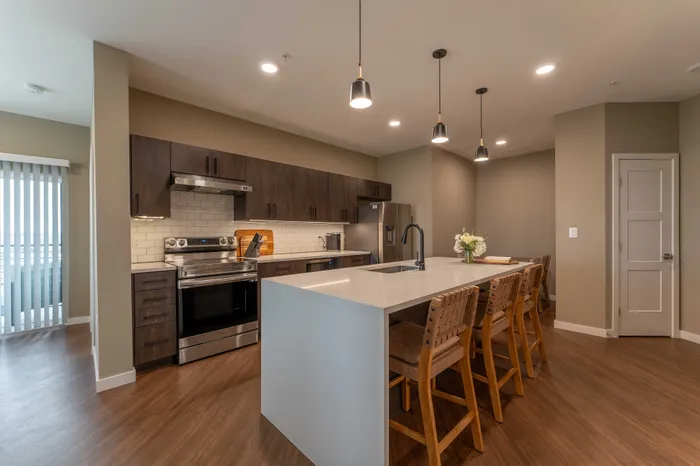 Heritage-Apartments-For-Rent-Springfield-Missouri-Furnished-Two-Bedroom-Unit-401-Kitchen-Island-Seating