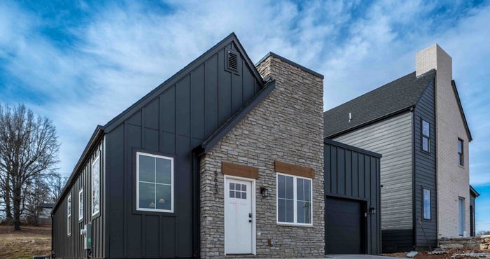 Owen-Silos-Subdivision-Luxury-Homes-South-Springfield-Missouri-Two-Bedroom-Rue-Unit-5683-Front-Patio