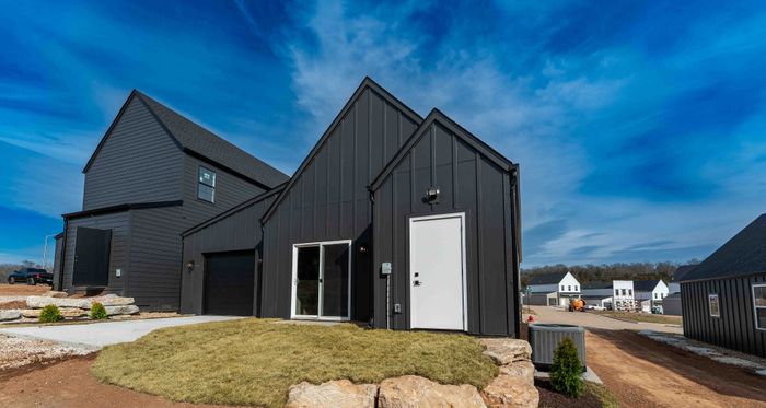 Owen-Silos-Subdivision-Luxury-Homes-South-Springfield-Missouri-Two-Bedroom-Rue-Unit-5683-Backyard