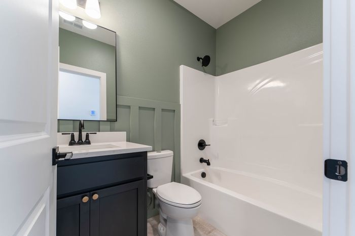 Owen-Silos-Subdivision-Luxury-Homes-South-Springfield-Missouri-Two-Bedroom-Rue-Unit-5683-Secondary-Bathroom
