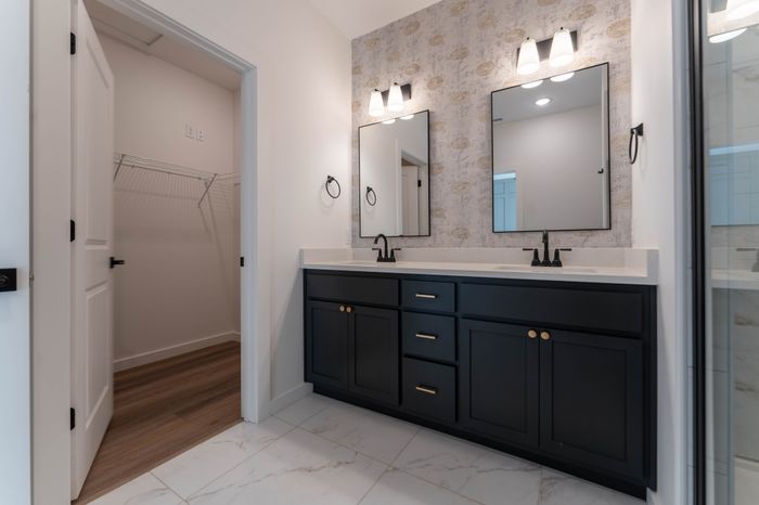 Owen-Silos-Subdivision-Luxury-Homes-South-Springfield-Missouri-Two-Bedroom-Rue-Unit-5683-Primary-Bathroom-And-Closet