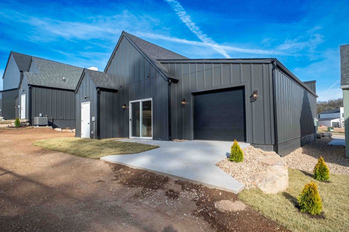 Owen-Silos-Subdivision-Luxury-Homes-South-Springfield-Missouri-Two-Bedroom-Anderson-Unit-5709-Backyard