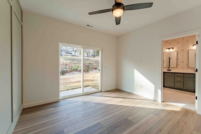 Owen-Silos-Subdivision-Luxury-Homes-South-Springfield-Missouri-Two-Bedroom-Anderson-Unit-5709-Primary-Bedroom-Bathroom-Entrance