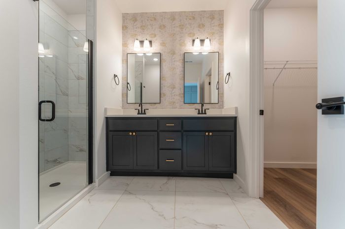 Owen-Silos-Subdivision-Luxury-Homes-South-Springfield-Missouri-Two-Bedroom-Anderson-Unit-5709-Primary-Bedroom-Closet-Door