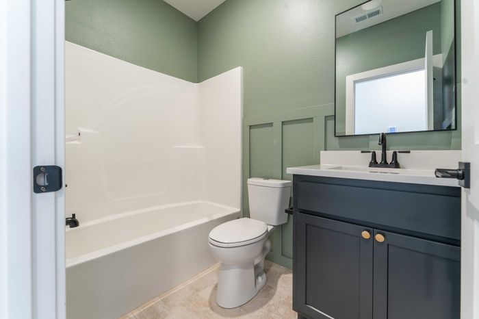 Owen-Silos-Subdivision-Luxury-Homes-South-Springfield-Missouri-Two-Bedroom-Anderson-Unit-5709-Secondary-Bathroom