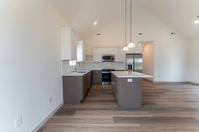 Owen-Silos-Subdivision-Luxury-Homes-South-Springfield-Missouri-Two-Bedroom-Sable-Unit-5717-Kitchen-Island