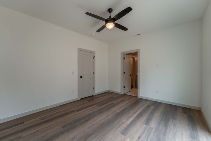 Owen-Silos-Subdivision-Luxury-Homes-South-Springfield-Missouri-Two-Bedroom-Sable-Unit-5717-Primary-Bedroom-Bathroom-Door