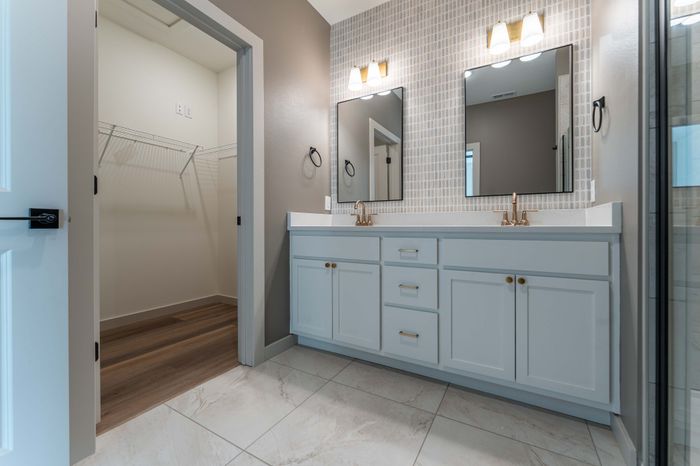 Owen-Silos-Subdivision-Luxury-Homes-South-Springfield-Missouri-Two-Bedroom-Sable-Unit-5717-Primary-Bedroom-Closet