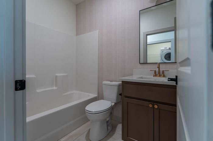 Owen-Silos-Subdivision-Luxury-Homes-South-Springfield-Missouri-Two-Bedroom-Sable-Unit-5717-Secondary-Bathroom