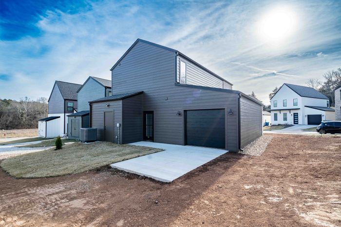 Owen-Silos-Subdivision-Luxury-Homes-South-Springfield-Missouri-Three-Bedroom-Glasford-Unit-5758-Backyard-And-Storage-Space