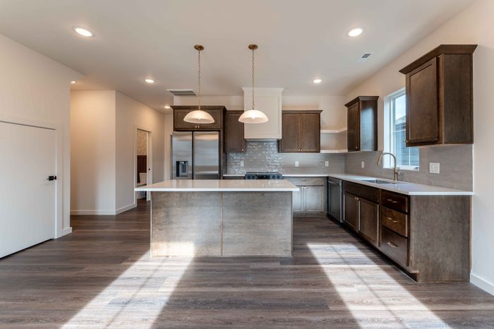 Owen-Silos-Subdivision-Luxury-Homes-South-Springfield-Missouri-Three-Bedroom-Glasford-Unit-5758-Kitchen-Island