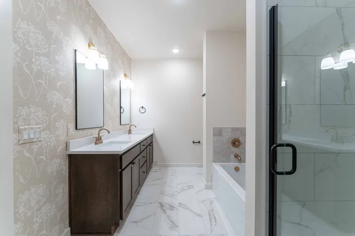 Owen-Silos-Subdivision-Luxury-Homes-South-Springfield-Missouri-Three-Bedroom-Glasford-Unit-5758-Primary-Bathroom