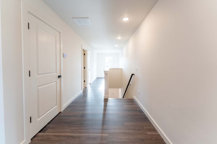 Owen-Silos-Subdivision-Luxury-Homes-South-Springfield-Missouri-Three-Bedroom-Glasford-Unit-5758-Second-Floor-Staircase
