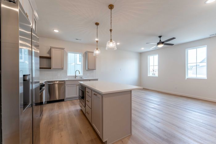 Owen-Silos-Subdivision-Luxury-Homes-South-Springfield-Missouri-Four-Bedroom-Cambridge-Unit-5765-Kitchen-Living-Room