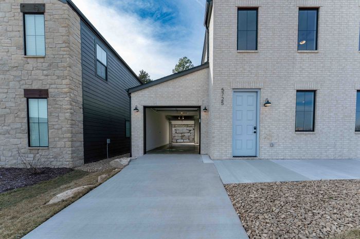 Owen-Silos-Subdivision-Luxury-Homes-South-Springfield-Missouri-Four-Bedroom-Cambridge-Unit-5765-Two-Car-Garage-Exterior-View