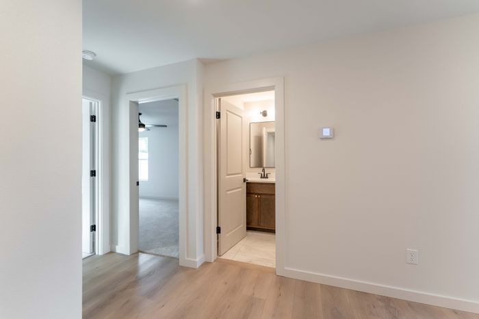 Owen-Silos-Subdivision-Luxury-Homes-South-Springfield-Missouri-Four-Bedroom-Cambridge-Unit-5765-Second-Floor-Secondary-Bathroom-Entrance