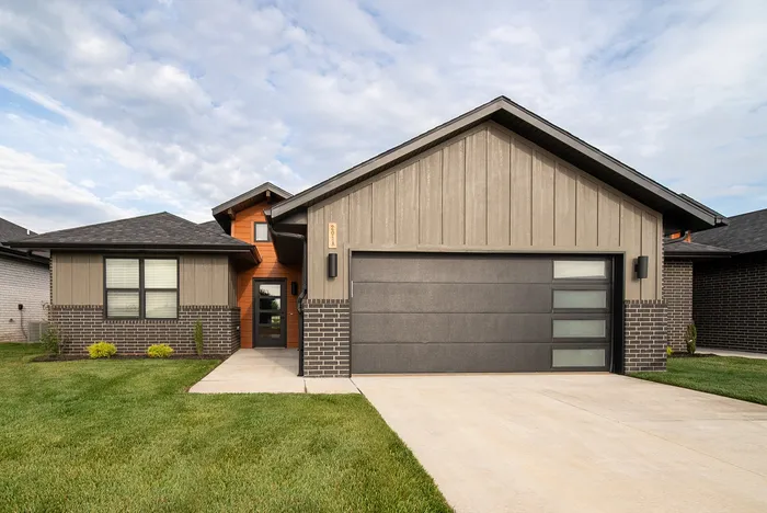 Villas-At-Anthony-Park-55-Plus-Community-South-Springfield-Missouri-Homes-Private-Driveway-And-Garage