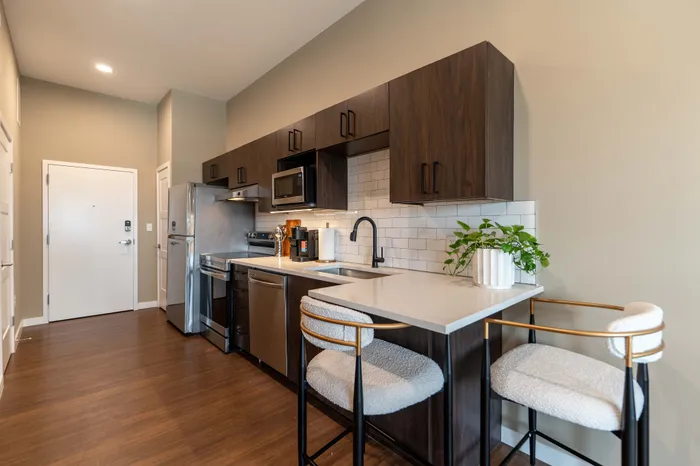 Heritage-Apartments-For-Rent-Springfield-Missouri-Furnished-Studio-Unit-515-Kitchen-And-Breakfast-Bar