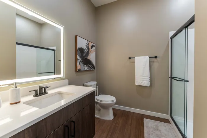 Heritage-Apartments-For-Rent-Springfield-Missouri-Furnished-Studio-Unit-515-Bathroom