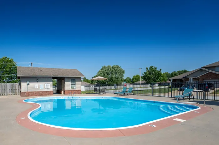 Oakwood-Heights-Townhomes-Republic-Missouri-Swimming-Pool