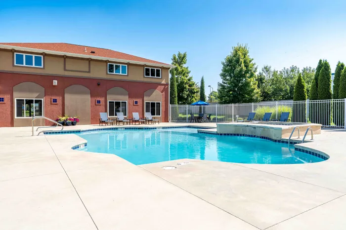 Verandas-Apartments-Springfield-Missouri-South-Campbell-Ave-Heated-Saltwater-Pool