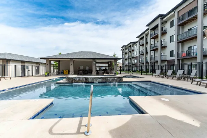 Veranda-Vistas-55-Plus-Apartments-Springfield-Missouri-S-Campbell-Ave-Heated-Saltwater-Pool