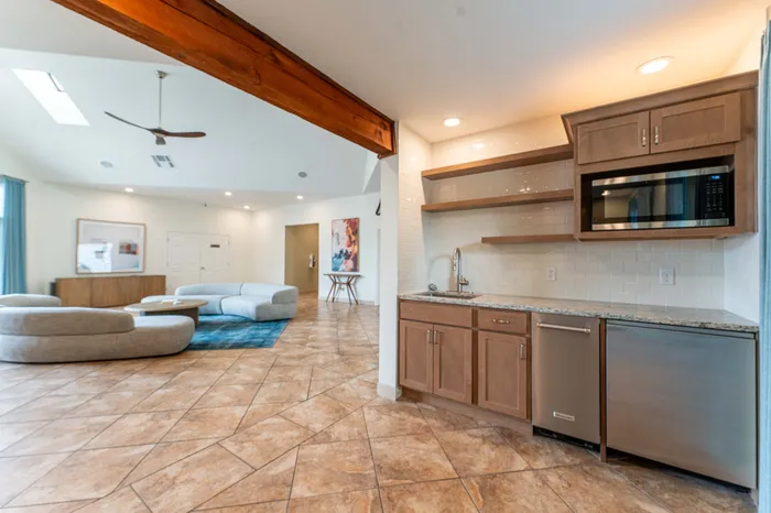 Coryell-Courts-Apartments-North-Springfield-Missouri-Leasing-Office-Community-Kitchenette