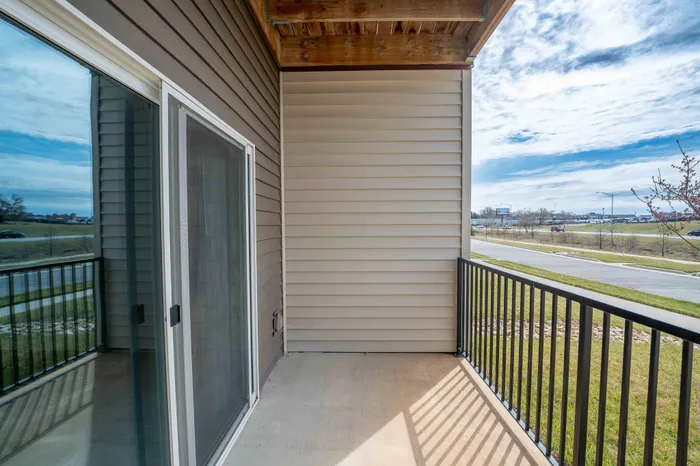 Monarch-Apartments-Springfield-Missouri-One-Bedroom-A-Private-Balcony